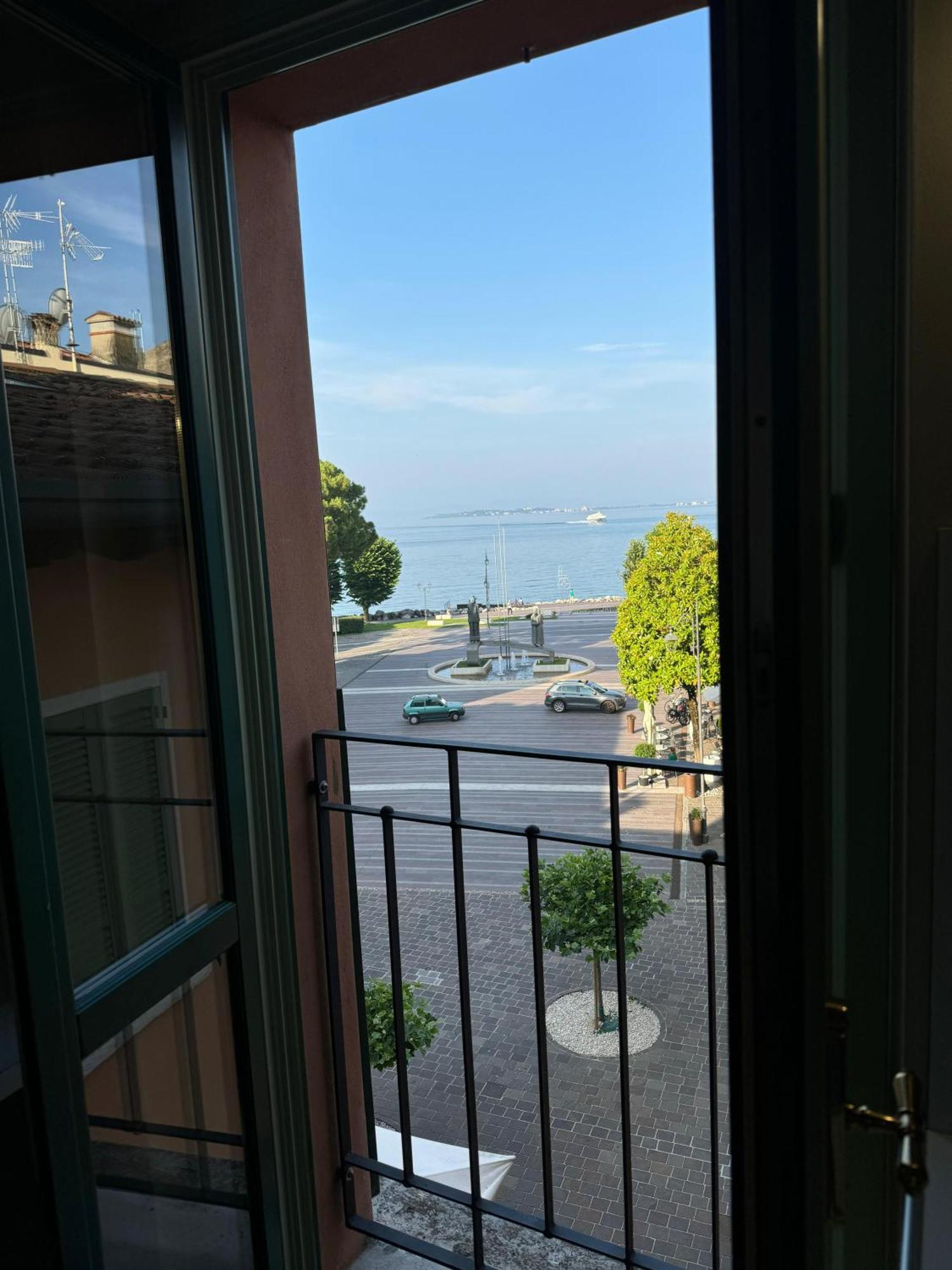 Splendid Apartment Desenzano del Garda Exterior foto